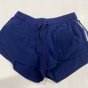 Lululemon hotty hot high rise lined short 2.5”